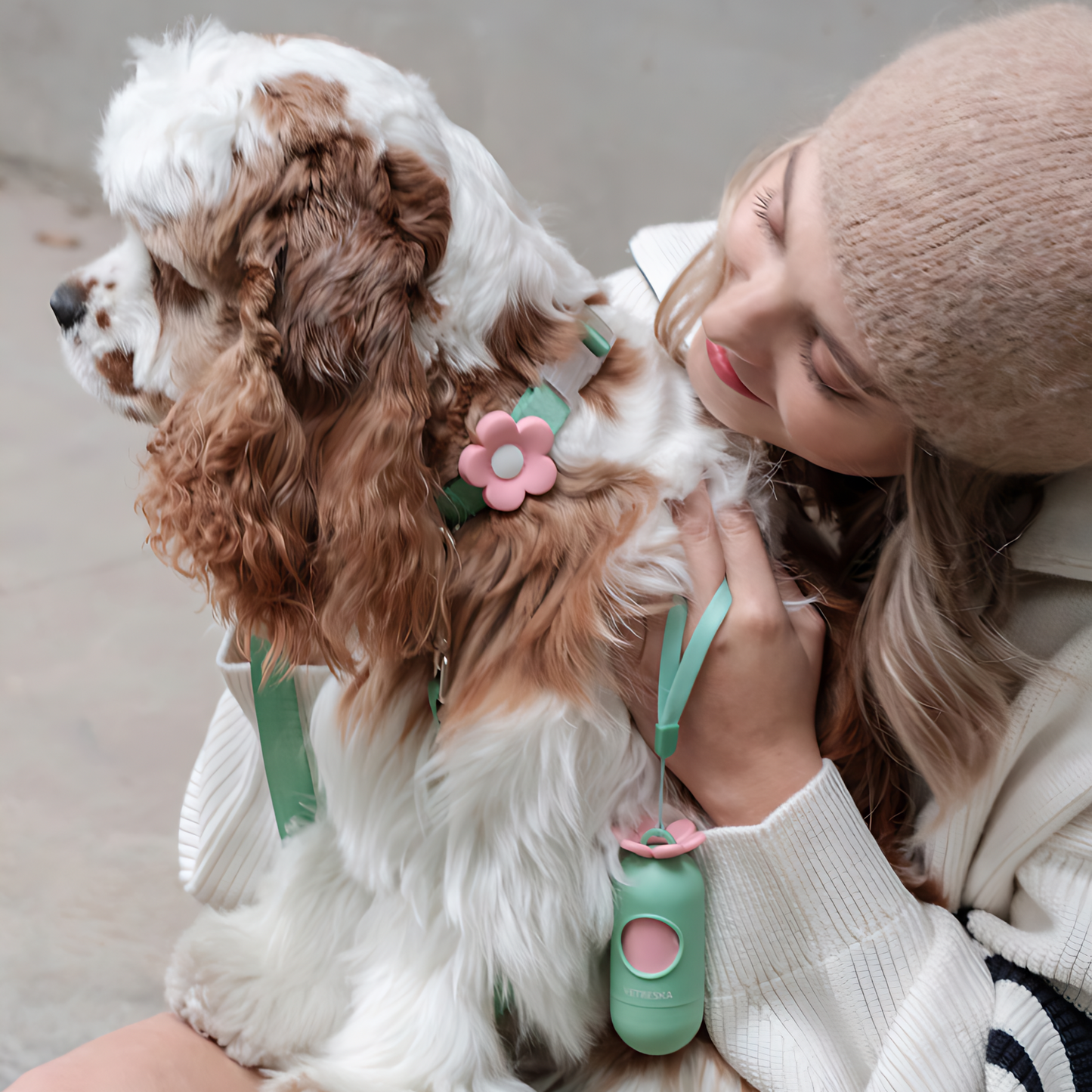 Dog Poop Bag Dispenser with Flora Scented Bags